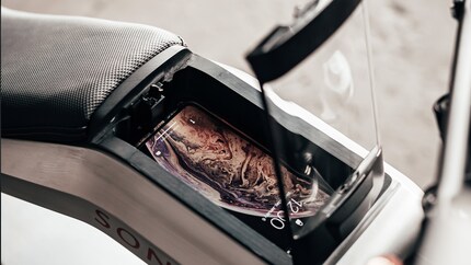 Votre moto peut recharger votre smartphone sans fil.