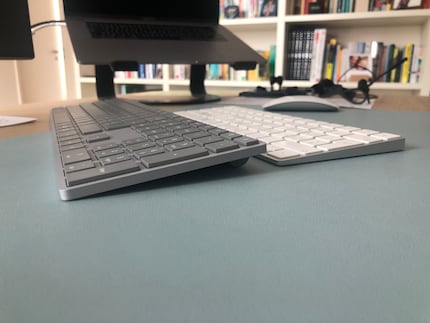 Le clavier Surface est plus incliné que le Magic Keyboard.