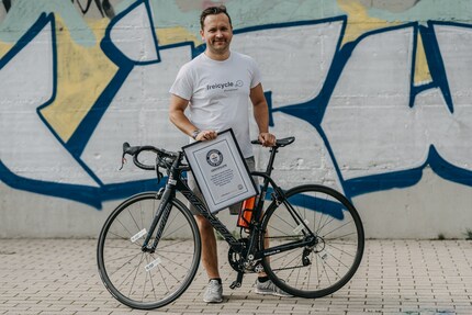 Dr. Dennis Freiburg mit seinem Weltrekord-Bike.