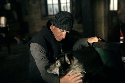 Regisseur Ericson Core und Togo.