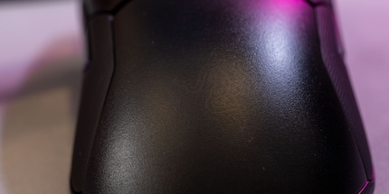 Con la retroilluminazione spenta, il logo Razer è appena visibile