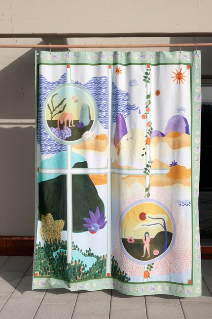 Ein Design, das dein Badezimmer zur Kunstgalerie macht: der Duschvorhang «Zyklus».