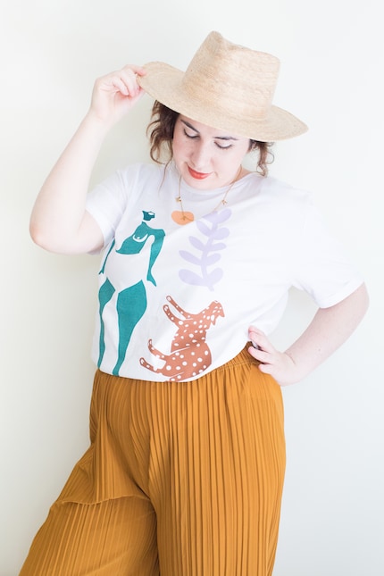 Ein T-Shirt von der Kollaboration zwischen Bits & Bobs und Lili Pepper.