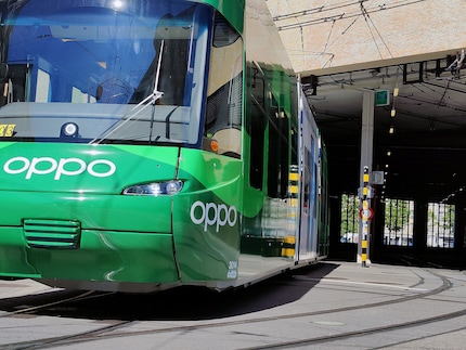 Il tram Oppo scorrazza per Zurigo.