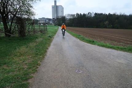 Und wenn man meint es geht nicht mehr, kommt von irgendwo ein Ultrakurzstreckenradler mit einem Lichtlein her.