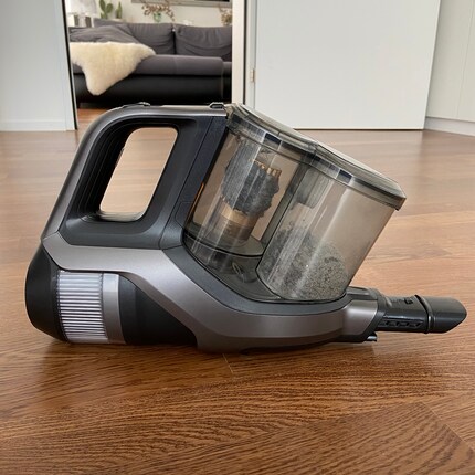 Dreck und Staub – 104 Quadratmeter später sieht der Staubbehälter so aus.