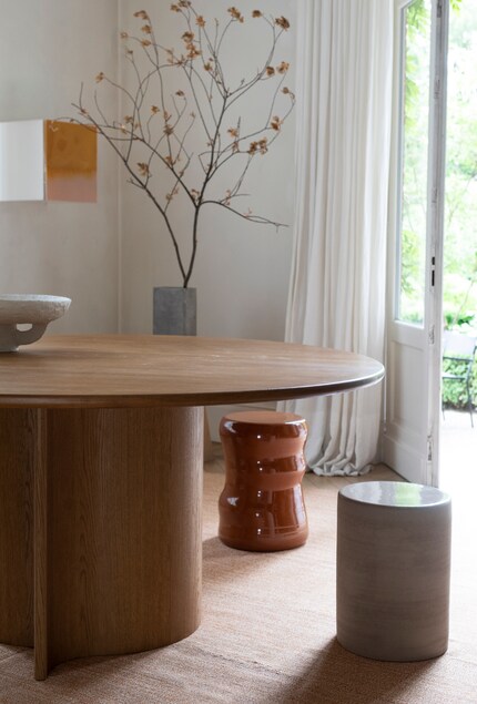 Sembra un po' traballante: lo sgabello «Pawn». Immagine: Serax