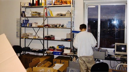 Lavorare in mezzo ai case per PC: l'ufficio digitec nel 2001.
