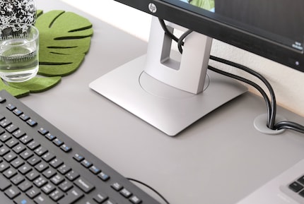 Reichen nicht aus: Die Abstände zwischen Screen und Tastatur sowie zwischen Armen und Tastatur.