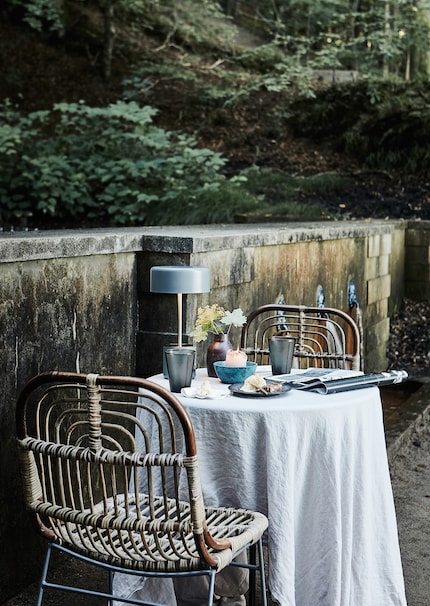 Visually, portable lamps such as «Bring» hardly differ from indoor designs. Image: House Doctor