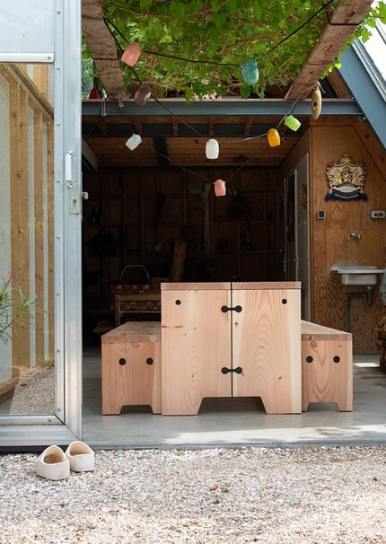 Thanks to the fine pastel look, this LED light chain with weatherproof cable is an eye-catcher during the day and night. Image: Weltevree