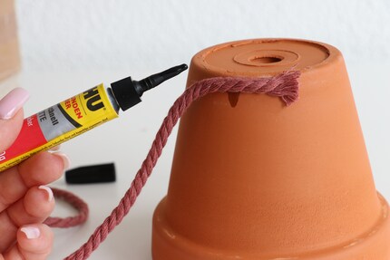 Fang am unteren Ende des Topfes an.