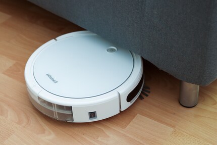 Der Bissel Spinwave passt unters Sofa.