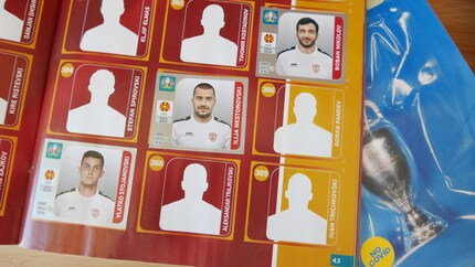 Na bitte, eine nordmazedonische Dreierkette!