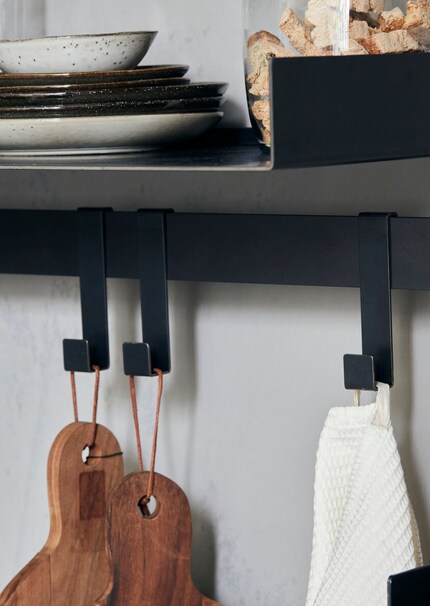 Basta un bel cordino per conferire un nuovo aspetto e una nuova utilità ai taglieri. Immagine: House Doctor