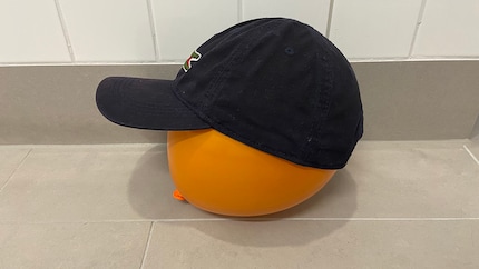 Un ballon de baudruche dans la casquette permet de conserver ses courbes.