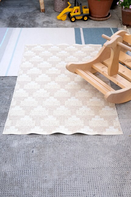 Damit werden Möbel und Teppich zur Wohninsel.