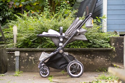 La seduta in posizione diagonale fronte strada...