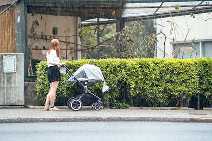 Il parapioggia protegge perfettamente dalla pioggia. Se solo se ne indossasse uno...