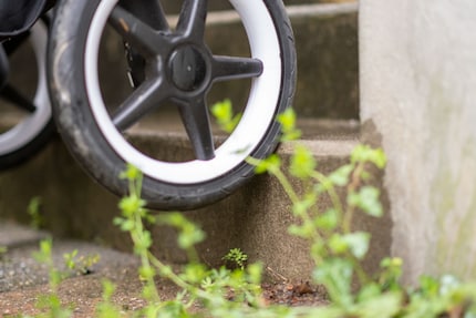Grazie alle ruote posteriori grandi, i gradini non sono più un ostacolo.