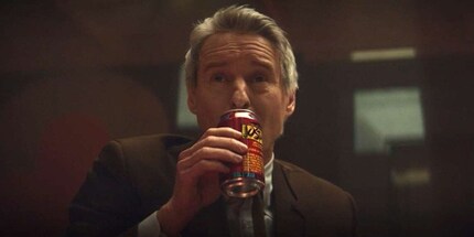 Mobius aime boire du Josta et rêver de jet-skis.