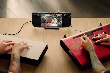 Qualsiasi controller può essere collegato alla dock dello Steam.