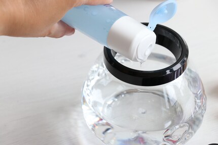 Ein paar wenige Tropfen Babyshampoo reichen.