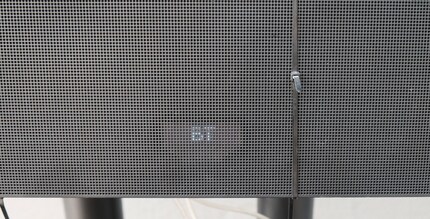 Das Display hinter Gittern