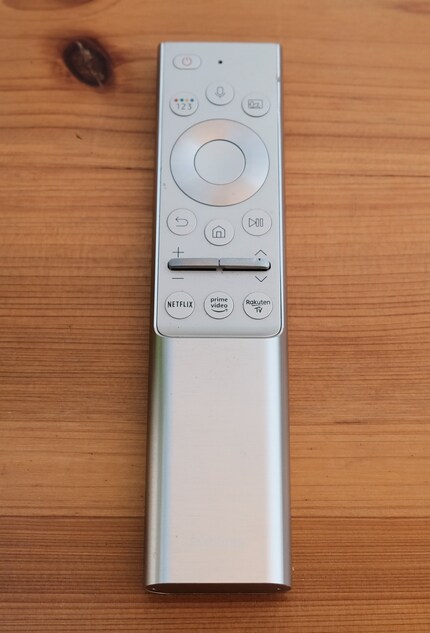 Eine Fernbedienung gibt es auch, die soll auch wetterfest sein.