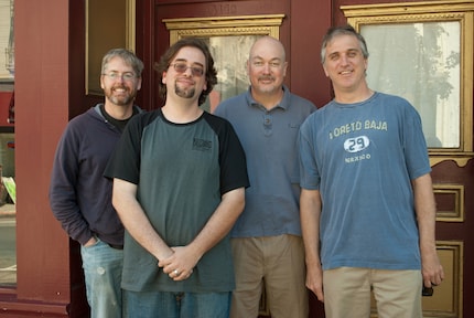 Il vecchio team Condor con David L. Craddock, autore della biografia di Blizzard «Stay Awhile and Listen». Da sinistra: David Brevik, David L. Craddock, Erich Schaefer e Max Schaefer. Immagine: David L. Craddock