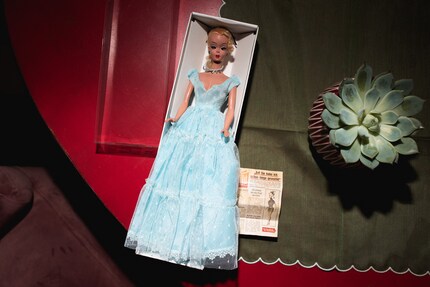 The Bild-Lilli with a Bild newspaper in miniature. Pretty and creepy at the same time.