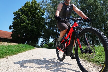Quattro ore esatte di pedalata, 65 chilometri, 1 500 metri di dislivello con le Giro Jacket II ai piedi.