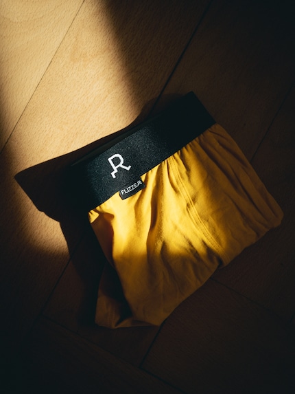 Das Design seiner Unterhosen hat Kevin entworfen. Auch hier fliesst der Slow-Fashion-Gedanke ein: Die Schlüpfer sind zeitlos und zwischen den Beinen doppellagig verarbeitet, so sind sie langlebig.