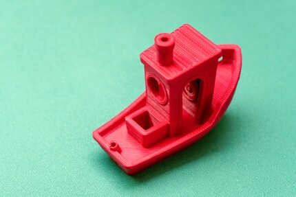 Bei den Abschlüssen müsste ich nochmal ins Feintuning. Das liegt aber mehr an den Einstellungen im Druckprogramm, dem Slicer, als am Drucker selbst.