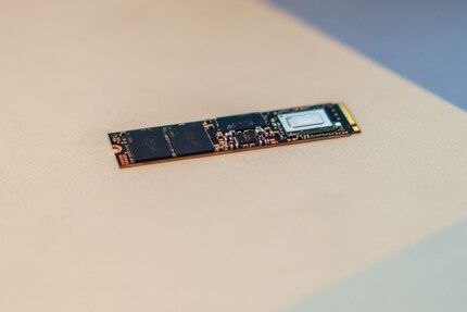 Der Controller befindet sich rechts auf dem Bild.