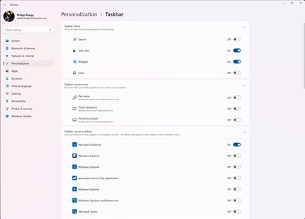 La barre des tâches est légèrement moins personnalisable que celle de Windows 10.