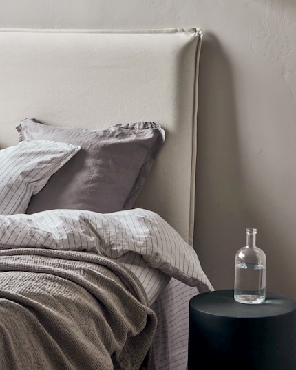 La tête de lit « Hesthoei » est bien rembourrée. Photo : byNord