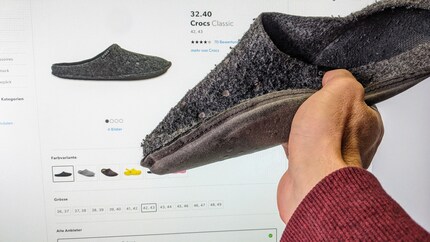 Meine Crocs Classic sind vom Leben gezeichnet, aber immerhin noch wiederzuerkennen.