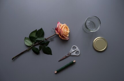 Pro Glas brauchst du ungefähr eine Rose.