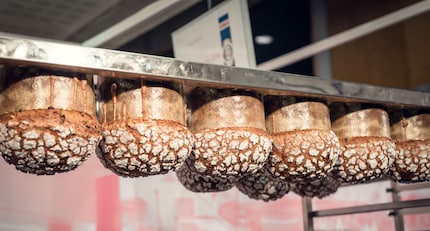 Il panettone dovrebbe essere appeso così... Immagine: Shutterstock