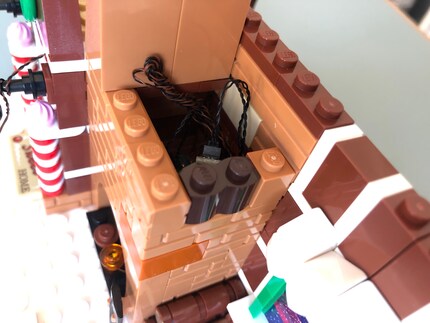Wo ist ein guter Platz für zu viel Kabel? Richtig, im Kamin.