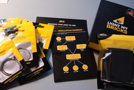 Das ist drin: kleine Plastiktüten mit noch kleineren LEDs.