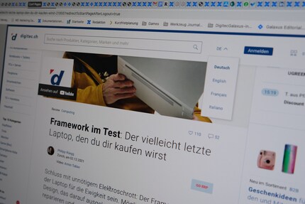 Dans la version desktop, vous pouvez choisir la langue en haut à droite.