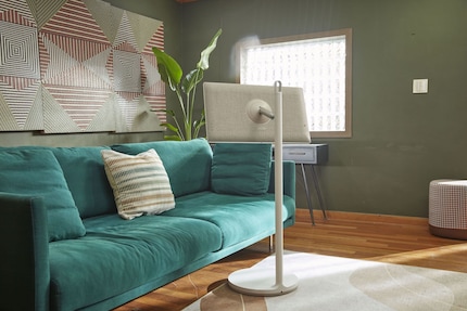 Wer braucht schon einen 65-Zoll-OLED-Fernseher, wenn du dir den StandbyME direkt vor die Nase stellen kannst?