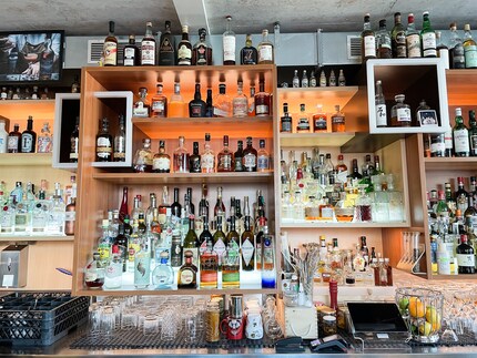 In der Felix Bar bei der Kalkbreite erfahre ich mehr über Barkultur und lerne das Cocktail-Mixen.