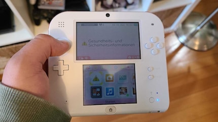 La Nintendo 2DS appartient à Kristof.