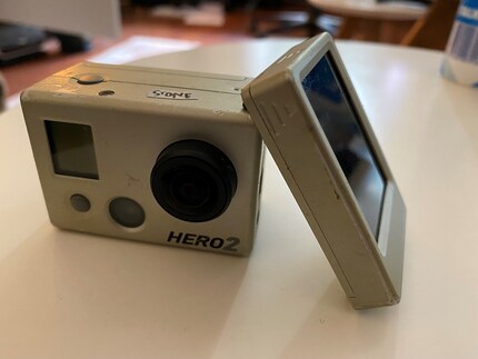 La GoPro Hero 2 d’Emmanuel, fabriquée en 2012, a été l'une des premières caméras de ce type.