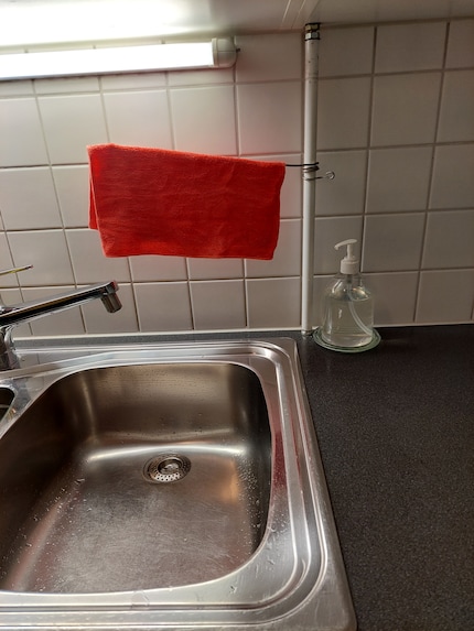 Der selbst designte Spültuchhalter.