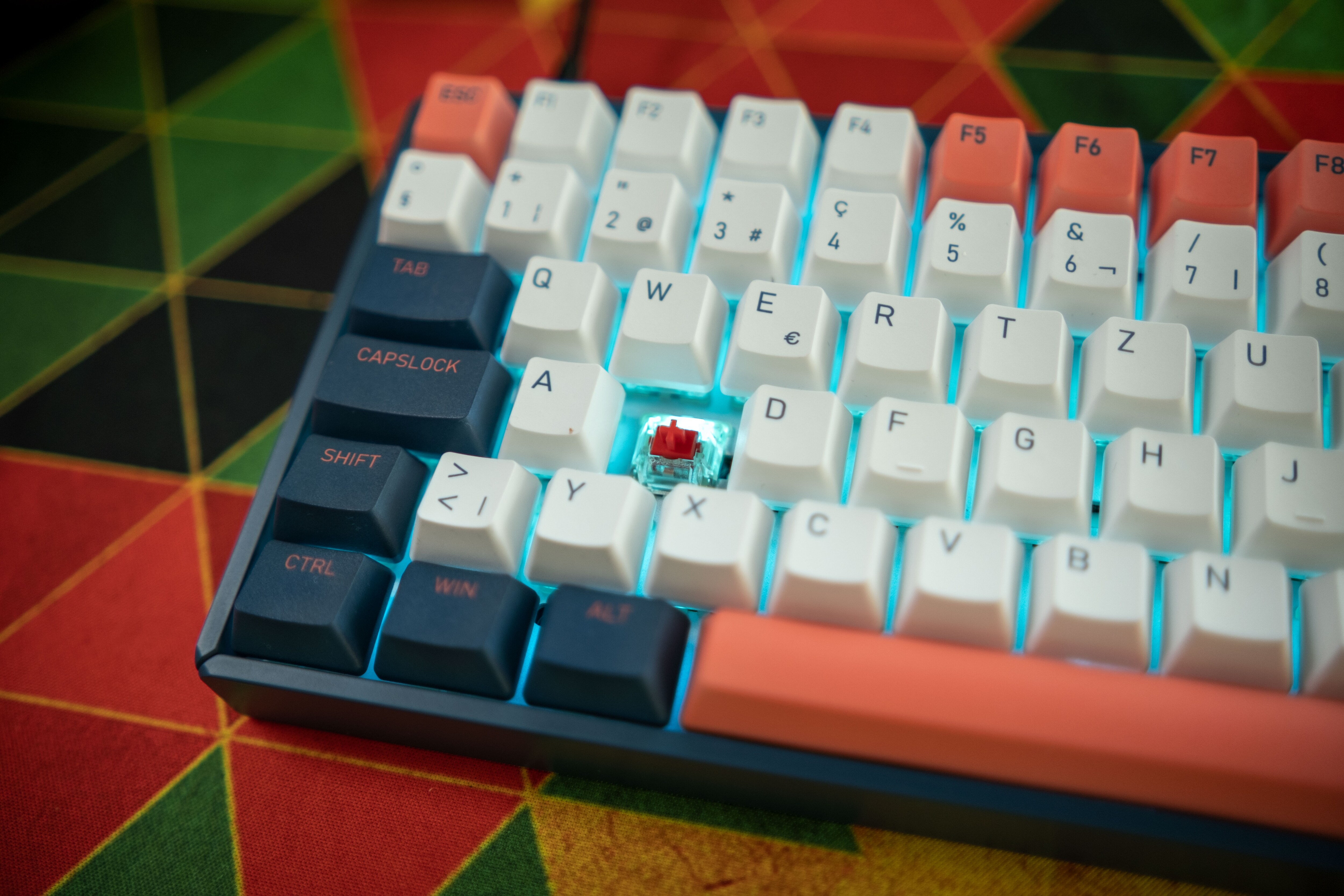The Iqunix F96 keyboard sings as you type - Digitec