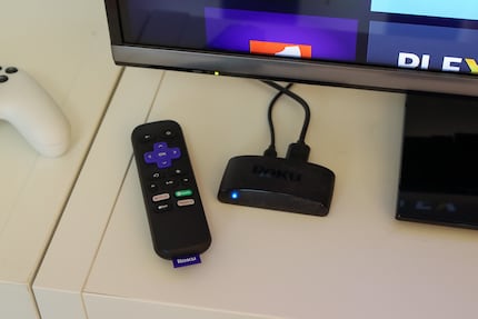 Der Roku Express 4K ist kleiner als seine Fernbedienung.